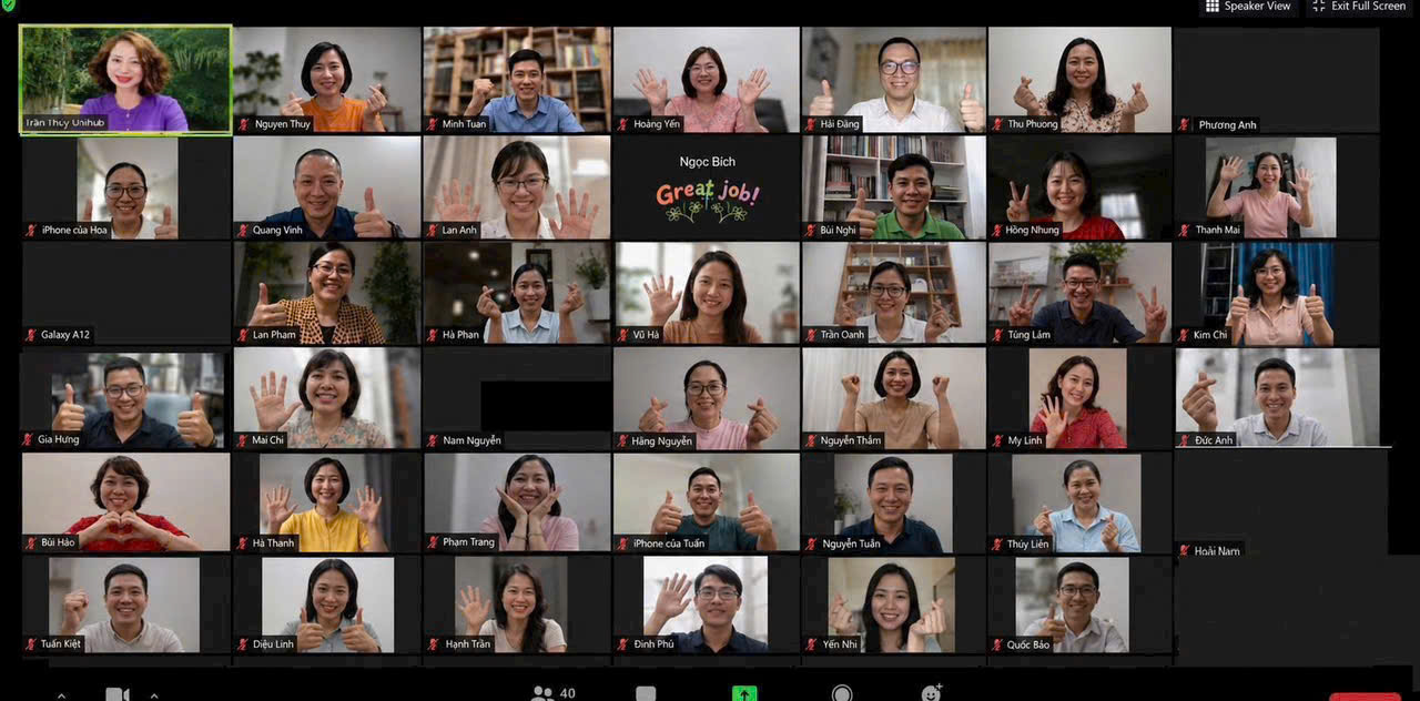 Ảnh chụp buổi Zoom thật, chị Thúy cùng học viên